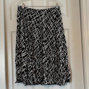 Black & White Pleated Skirt Size L